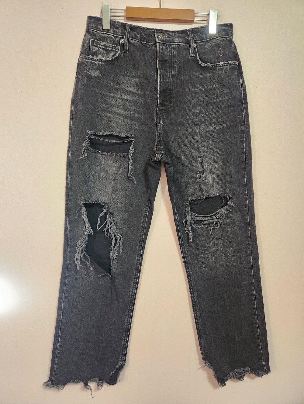 We The Free Tapered Baggy Boyfriend Jeans Distressed Black Grunge Size 29